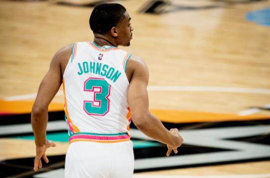 开云体育-核心缺席无碍赢球！6战5胜马刺冲刺附加赛